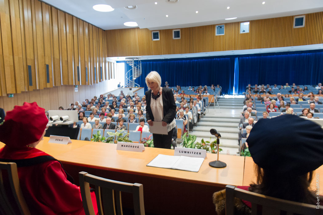 Absolventi Univerzity tretieho veku slávnostne promovali