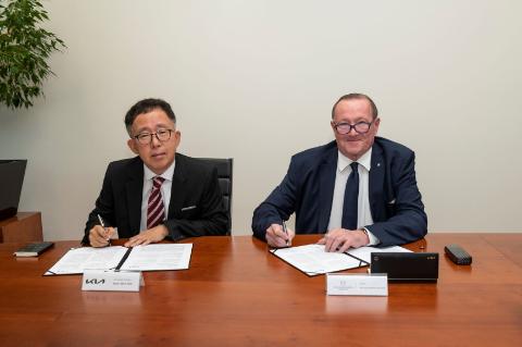 Students can get a 4000 euro scholarship at the car company