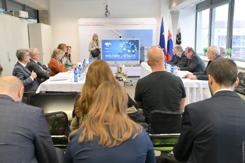 Ministerka investícií, regionálneho rozvoja a informatizácie podpísala memorandum s Technickou univerzitou v Košiciach