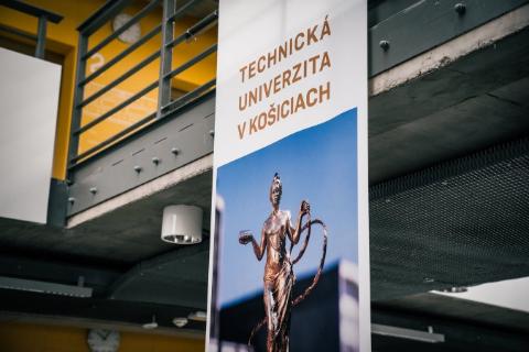 Premiér Ľudovít Ódor navštívil TUKE