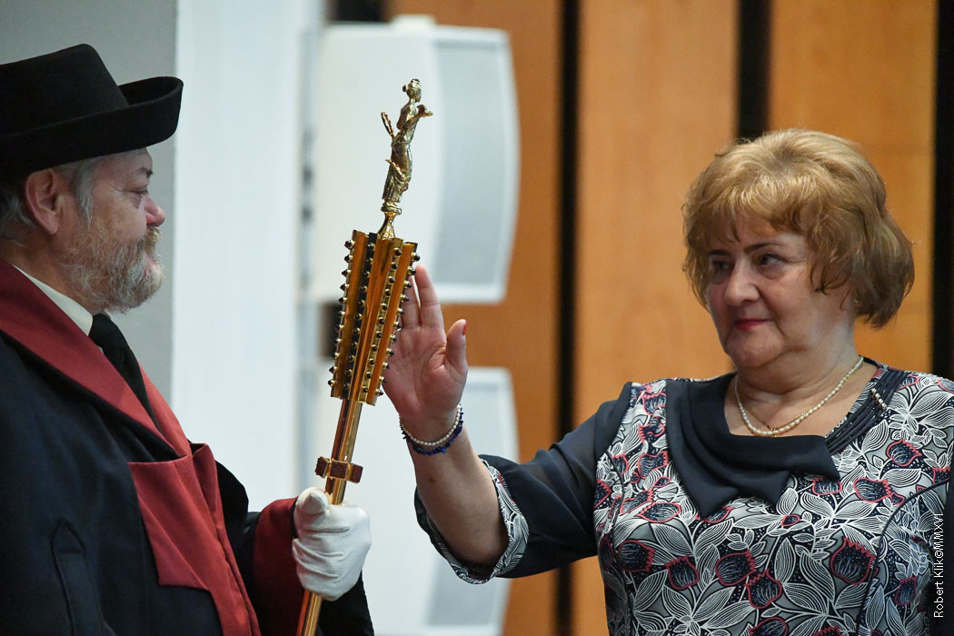 Absolventi Univerzity tretieho veku slávnostne promovali