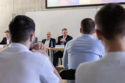 Discussion of Students with the Management of TUKE