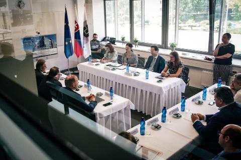 Premiér Ľudovít Ódor navštívil TUKE