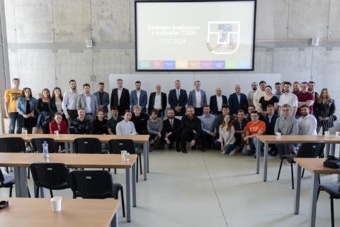 Discussion of Students with the Management of TUKE