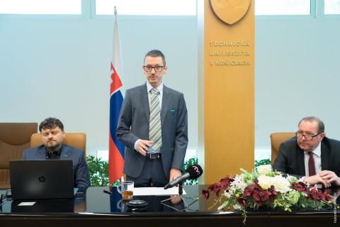 Vstúpte s nami do sveta superpočítačov